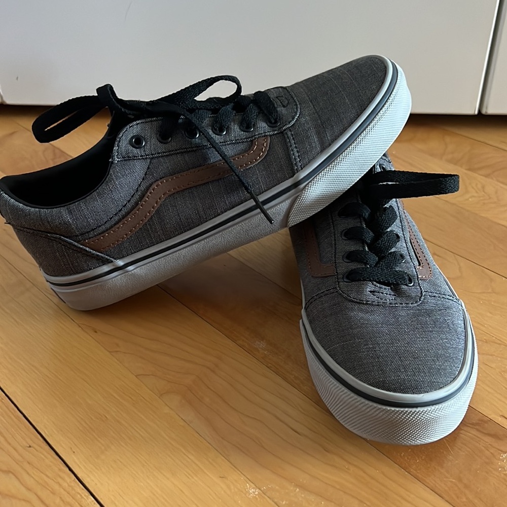 Vans - Picture 2 of 6